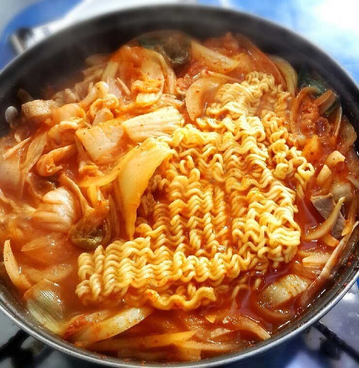 통돼지두루치기 이미지