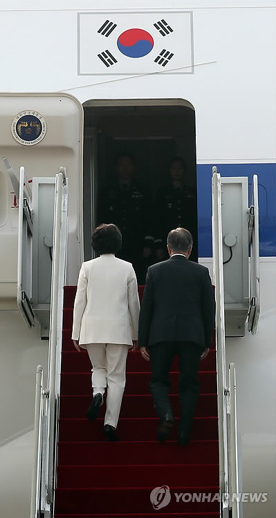 독일로 출국하는 문재인 대통령.jpg | 인스티즈