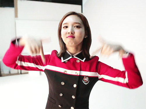 [twice] 오늘자 트와이스 스쿨룩스 화보 메이킹 영상 움짤.gif | 인스티즈
