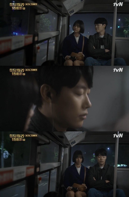 응답하라 1988 정팔이랑 덕선이가 89년도 크리스마스에 이어진다는 복선 | 인스티즈
