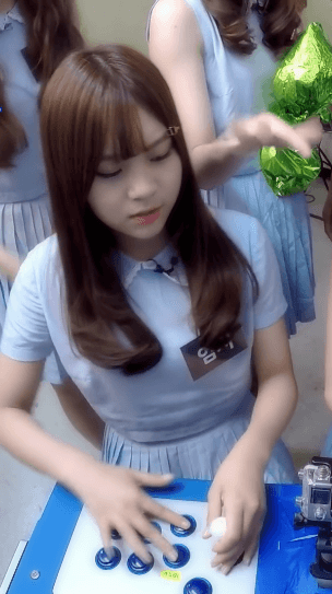 [여자친구] 대기실 옆 오락실 여자친구편 엄지 움짤 | 인스티즈