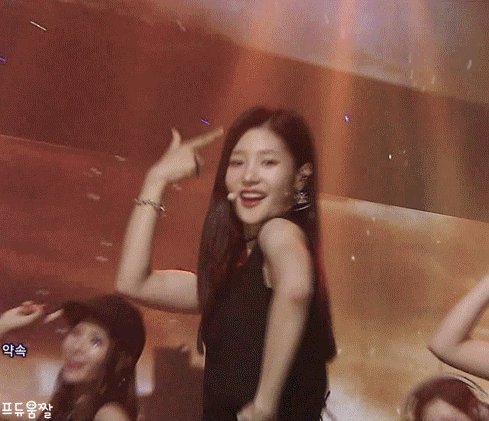 오늘자 정채연 최고의 플레이.gif | 인스티즈
