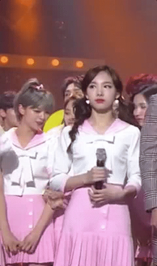 [트와이스] 손짓 하나로 멤버들 장악하는 맏언니.gif | 인스티즈