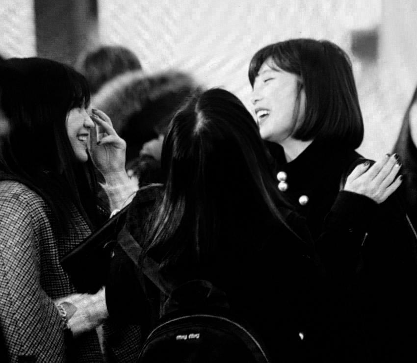 오늘자 일본 출국하는 레드벨벳 완전체 | 인스티즈