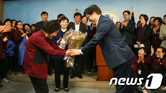  우원식 의원 페이스북 - 마침내 실현되었습니다.jpg | 인스티즈