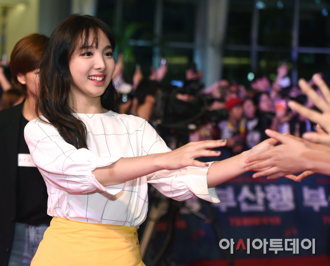 [트와이스] 부산행 시사회 사진 | 인스티즈
