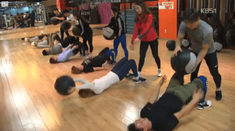 몸개그 하는 공놀이녀.. | 인스티즈