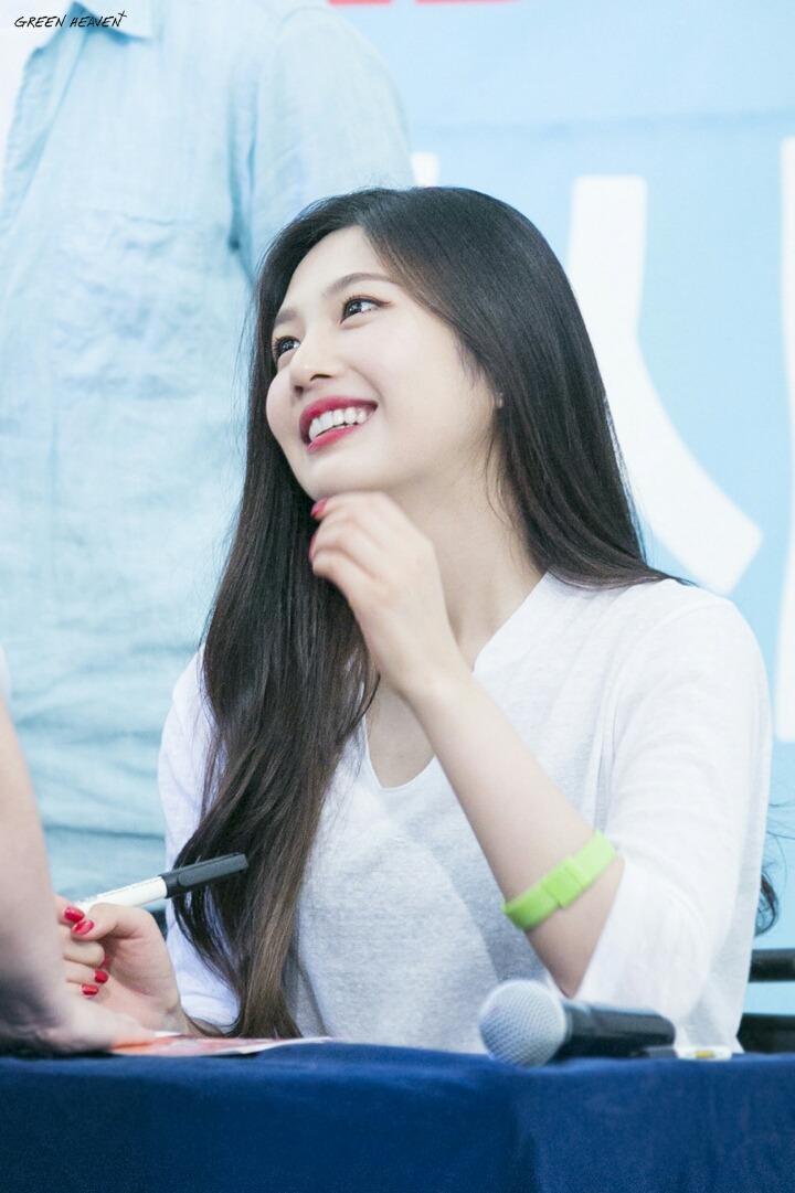 갈수록 예뻐지는 레드벨벳 조이.jpgif | 인스티즈