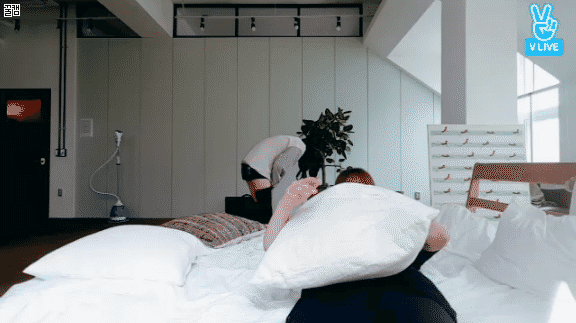 스타킹 신는 사나.gif | 인스티즈