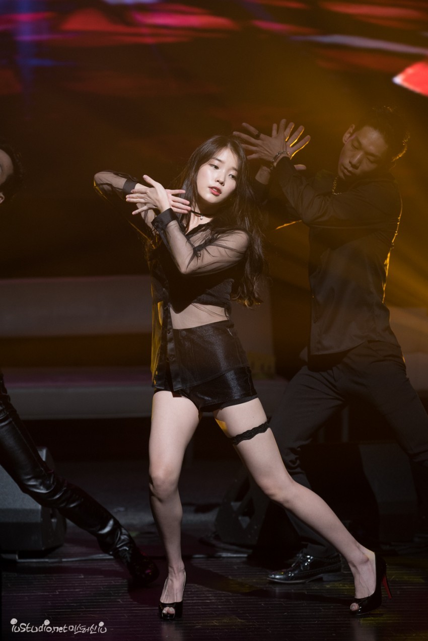 이제 섹시미까지 갖춘 농염한 아이유 (앞으로 섹시유라 불러야할듯).jpg | 인스티즈