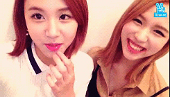 [트와이스] 대표 케미 미챙(미나+채영) 달달한 분위기 짤들.gif | 인스티즈