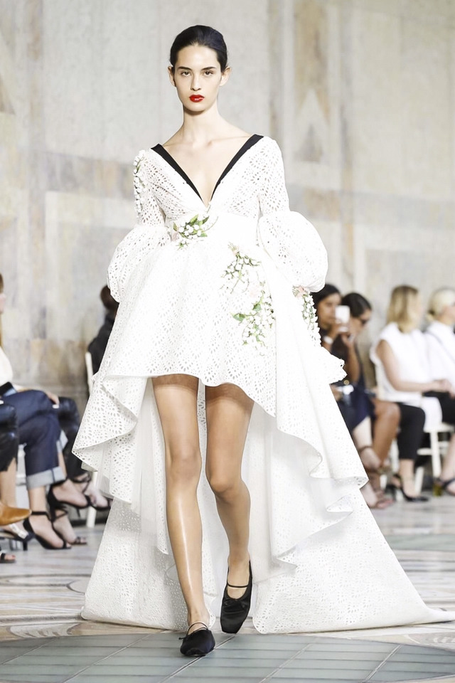 2018 S/S Giambattista Valli 오뜨꾸뛰르 컬렉션 | 인스티즈