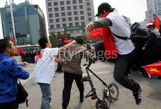 오랜만에 보는 베이징올림픽 성화봉송 중국인들 서울 난동사건 (한국 경찰의 태도) | 인스티즈