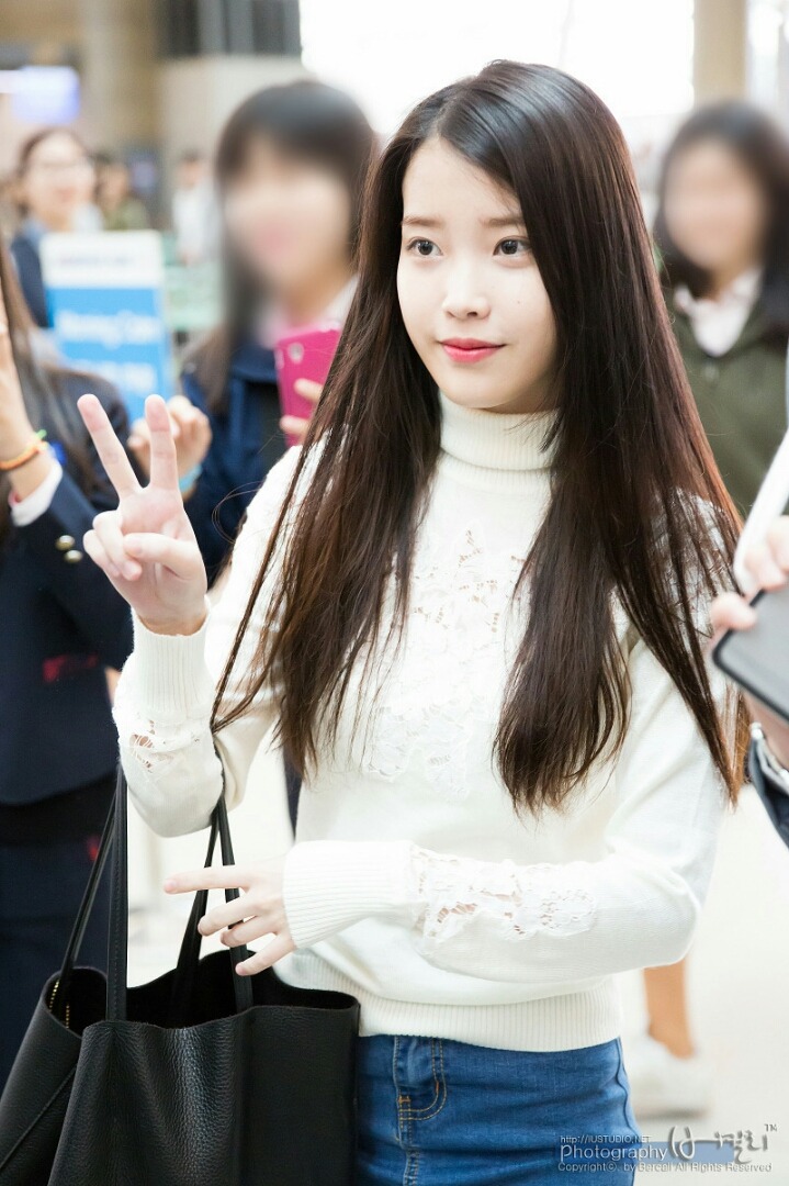 [15.10.21] 오늘자 아이유 홍콩 출국.jpg | 인스티즈