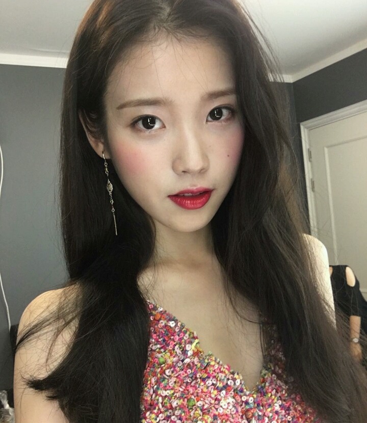 방금 올라온 아이유 인스타그램.jpg | 인스티즈