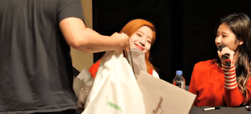 [트와이스] 모모랑 사나 사이에서 귀여움 받는 다현이 | 인스티즈