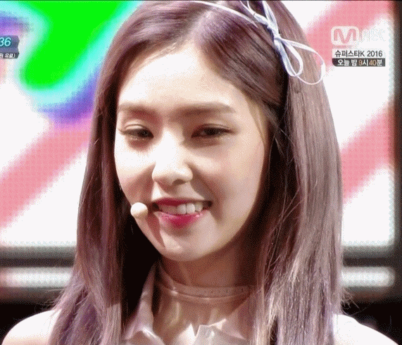 하트 들고 있는 아이린.gif | 인스티즈
