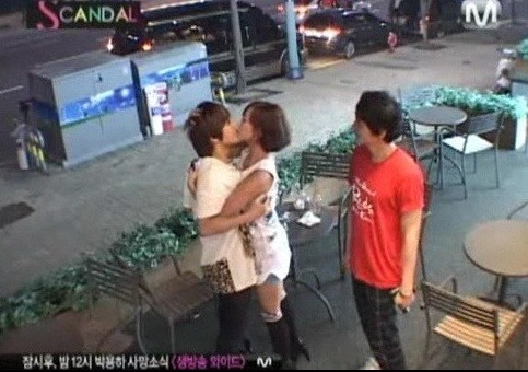 친오빠 친남동생이랑 같이 사진찍을때 신체 접촉 허용 범위는? | 인스티즈