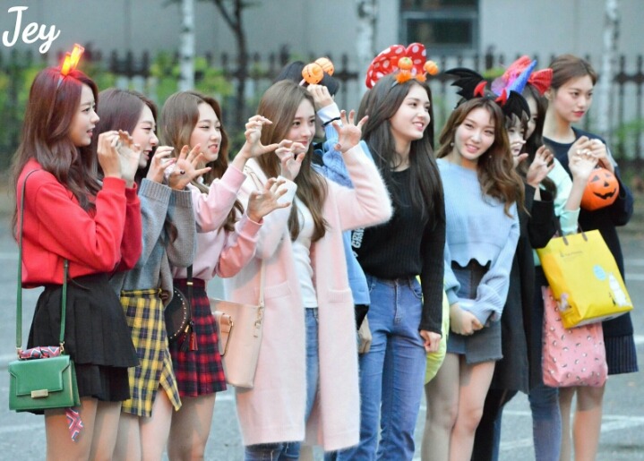 아이오아이 뮤뱅 출근길 | 인스티즈