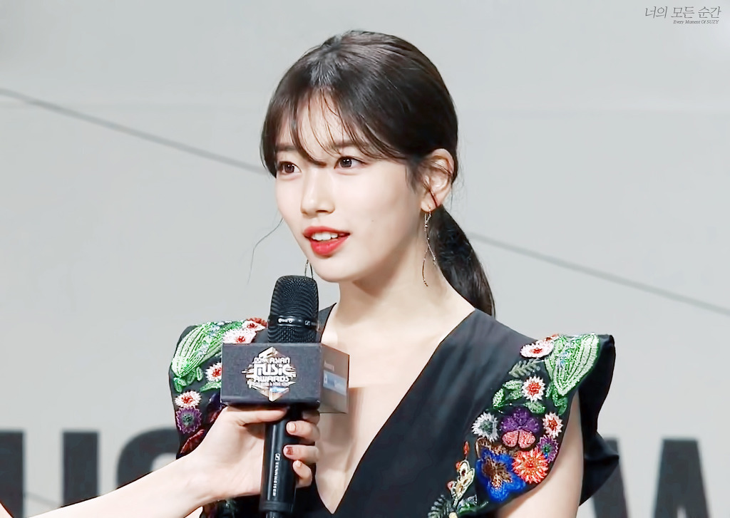오늘 시상식에서도 미모 열일하는 수지.jpgif | 인스티즈