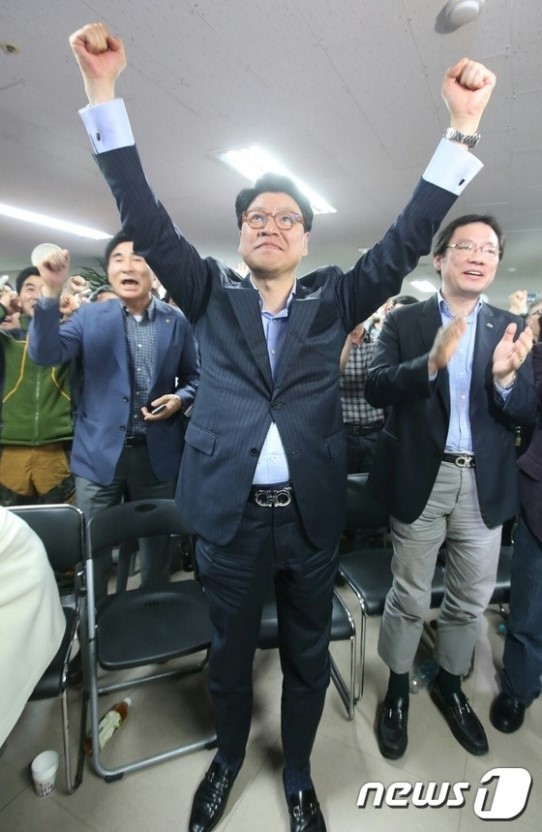 장제원이 미쳐 날뛰는 이유 | 인스티즈