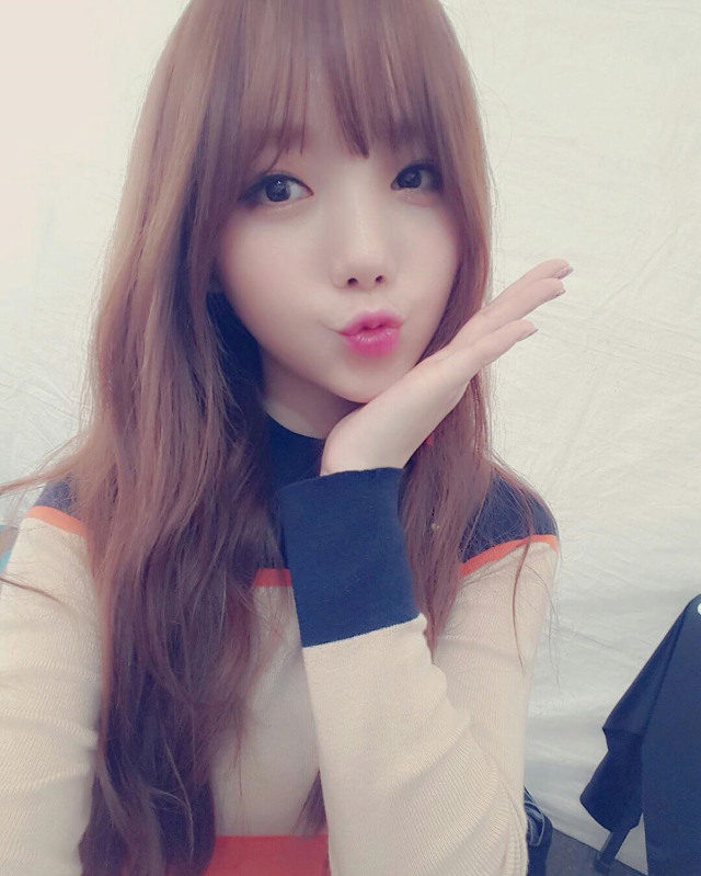 러블리즈 케이의 사진찍을 때 버릇 | 인스티즈