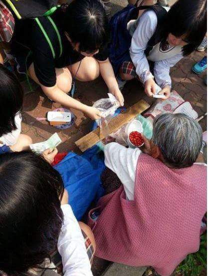 다시봐도 감동적인 한국여중생들의 선행 | 인스티즈