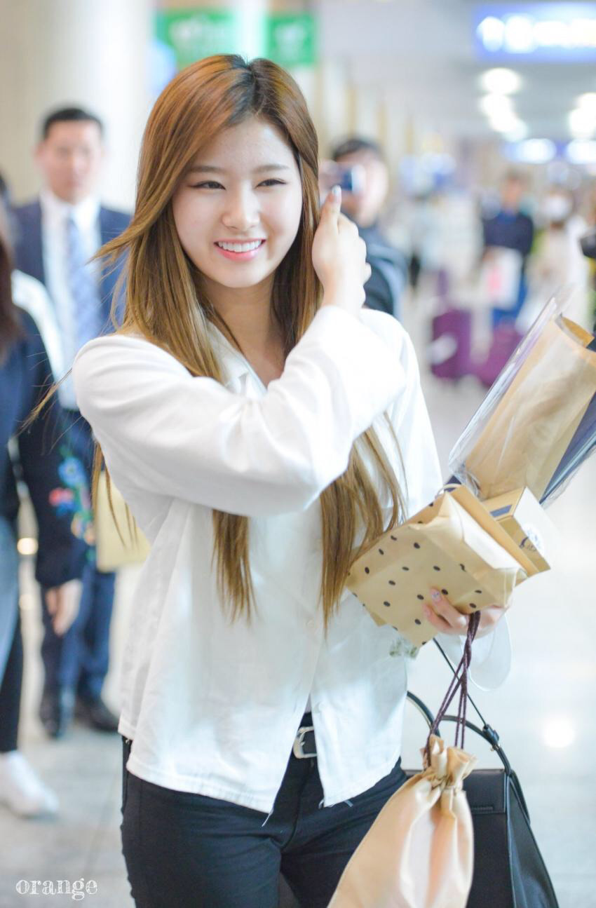 170430 인천공항 입국하는 미나 | 인스티즈