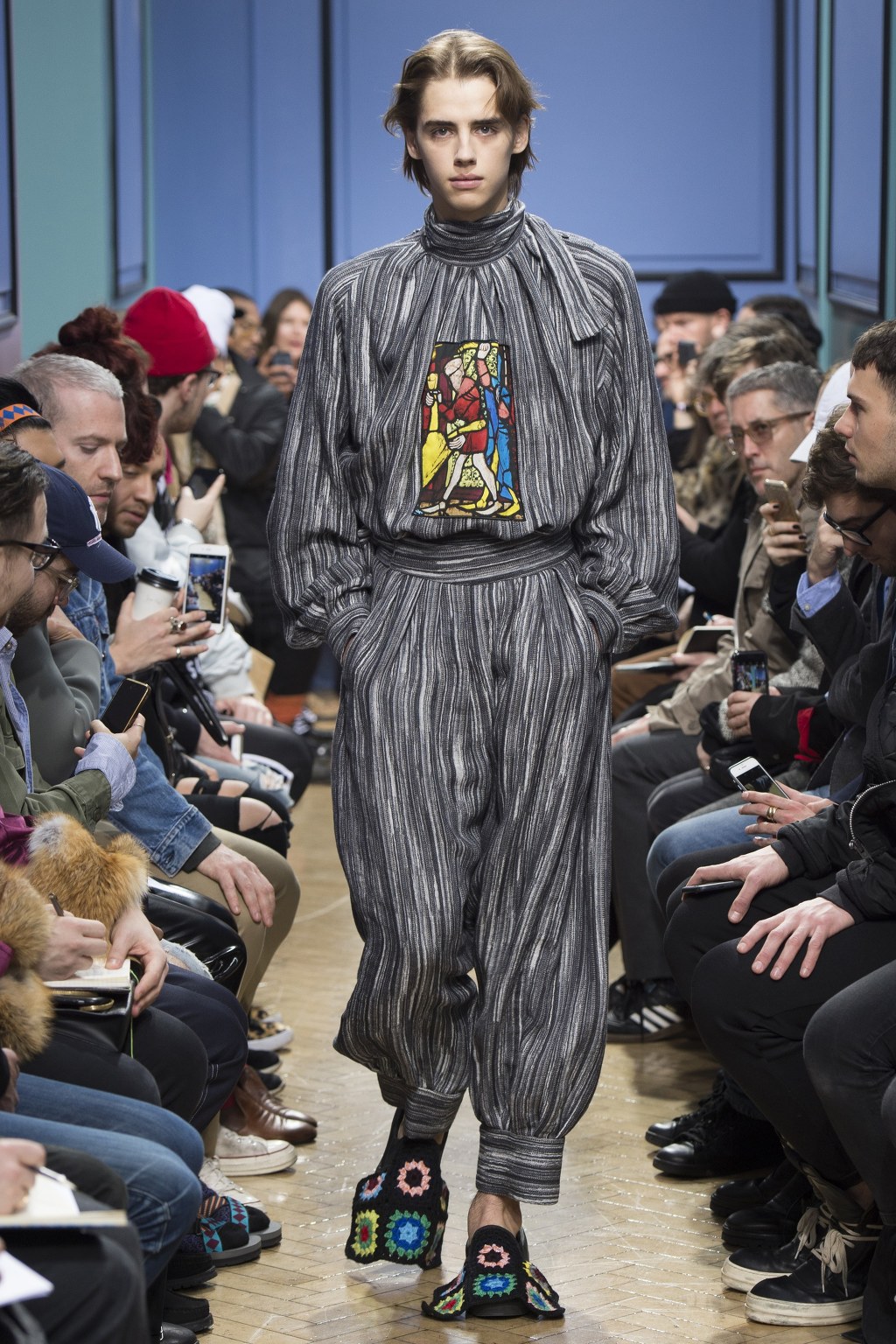 로에베 수석 디자이너 J.W Anderson 2017.18 F/W 남성복 컬렉션 | 인스티즈