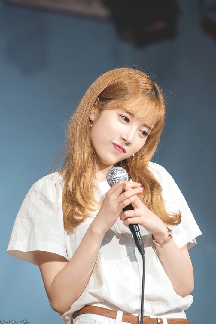 생일맞아서 기분좋아서 사진 올리기_＜ (에이프릴) | 인스티즈