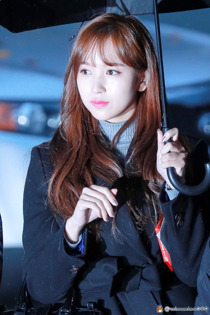 181109 묘이 미나 뮤직뱅크 출근길 | 인스티즈