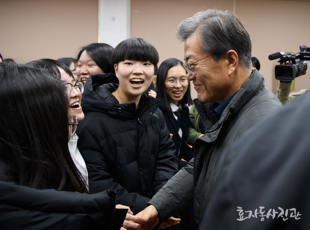 [효자동사진관] 문재인 대통령 포항여고 방문 사진(엄청 시끄럽긔) | 인스티즈