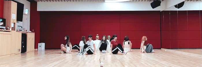 쾌감이 느껴지는 트와이스 신곡 DTNA 칼군무.gif | 인스티즈