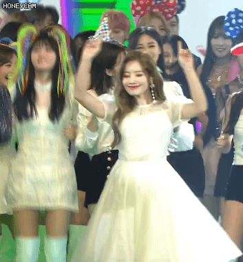 가요대축제에서 하루종일 바빴던 트와이스 다현.gif | 인스티즈