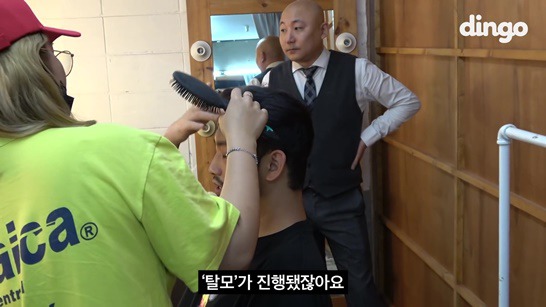 딩고 촬영으로 메이크업 받는 침착맨 주호민 | 인스티즈