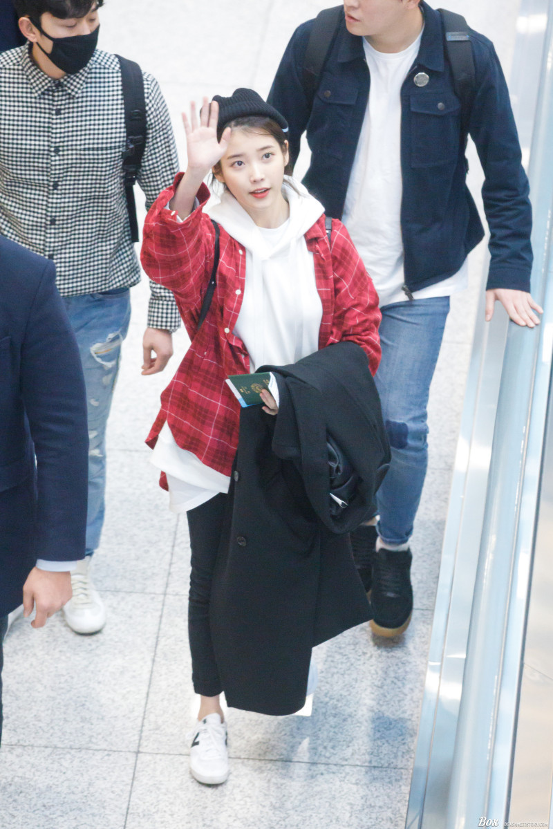 아이유 공항 직찍.jpg | 인스티즈