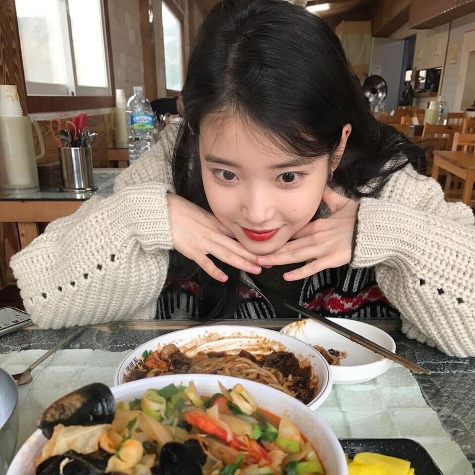 아이유 여친짤 일수도 아닐수도 있는 사진들 .jpg | 인스티즈