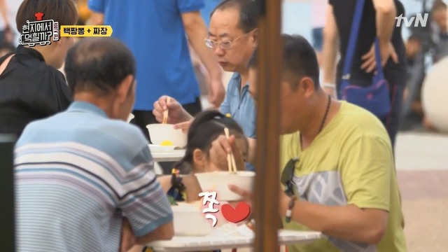 [현지에서먹힐까?] 보는 사람도 흐뭇하게 만드는 아빠와 딸 | 인스티즈