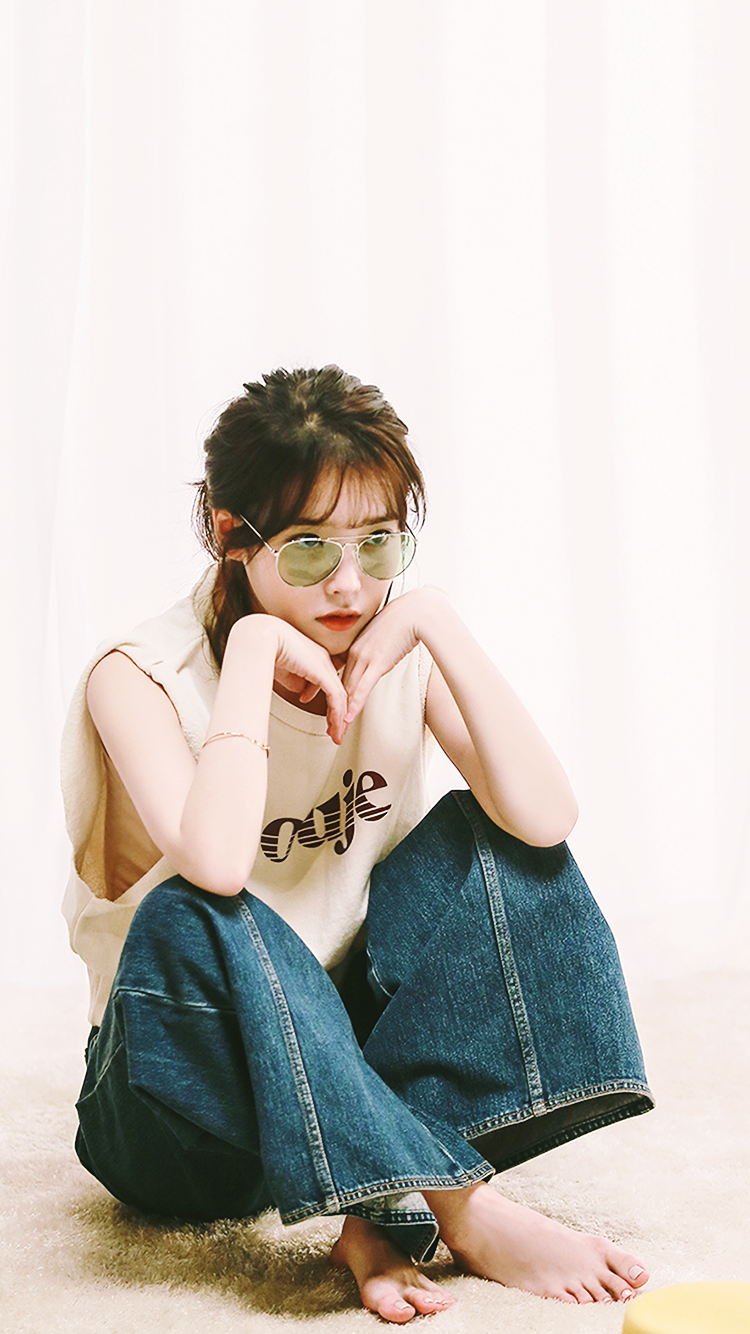 2018 아이유 달력 비하인드 폰 배경화면 & 잠금화면. png | 인스티즈