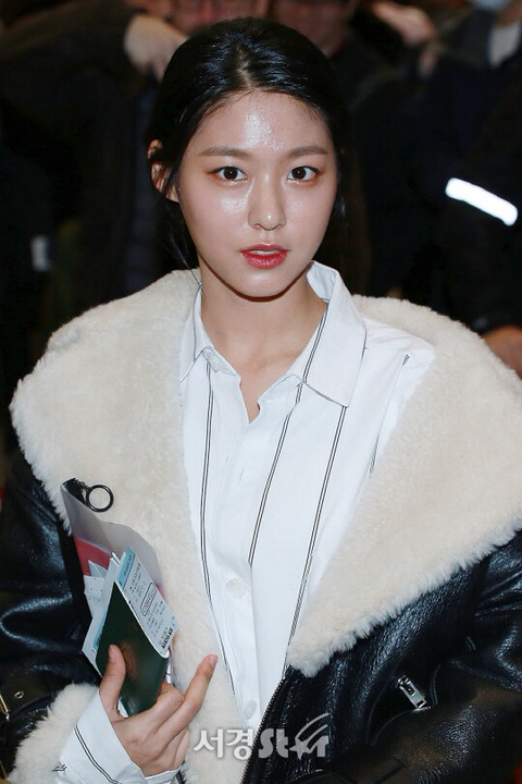 171215 오늘자 잇몸아픈 설현 | 인스티즈