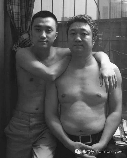 무려 27년간 매년 아들과 같은 사진을 찍은 아버지 | 인스티즈