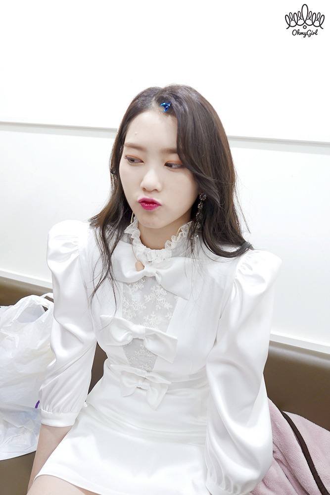 오마이걸 불꽃놀이 비하인드 사진 | 인스티즈