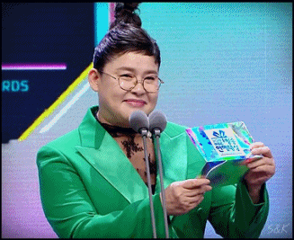 박나래 대상 수상소감 지켜보는 동료들 GIF | 인스티즈