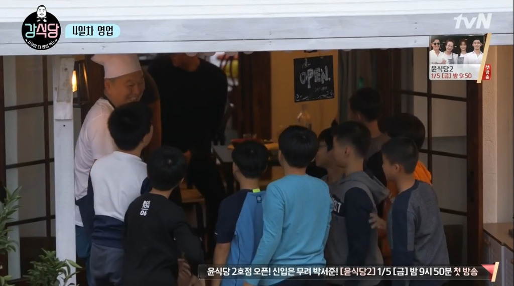 [강식당] 씨름하는 초딩 후배들 보고 신나서 점심값 18만원 내준 강호동.jpg | 인스티즈