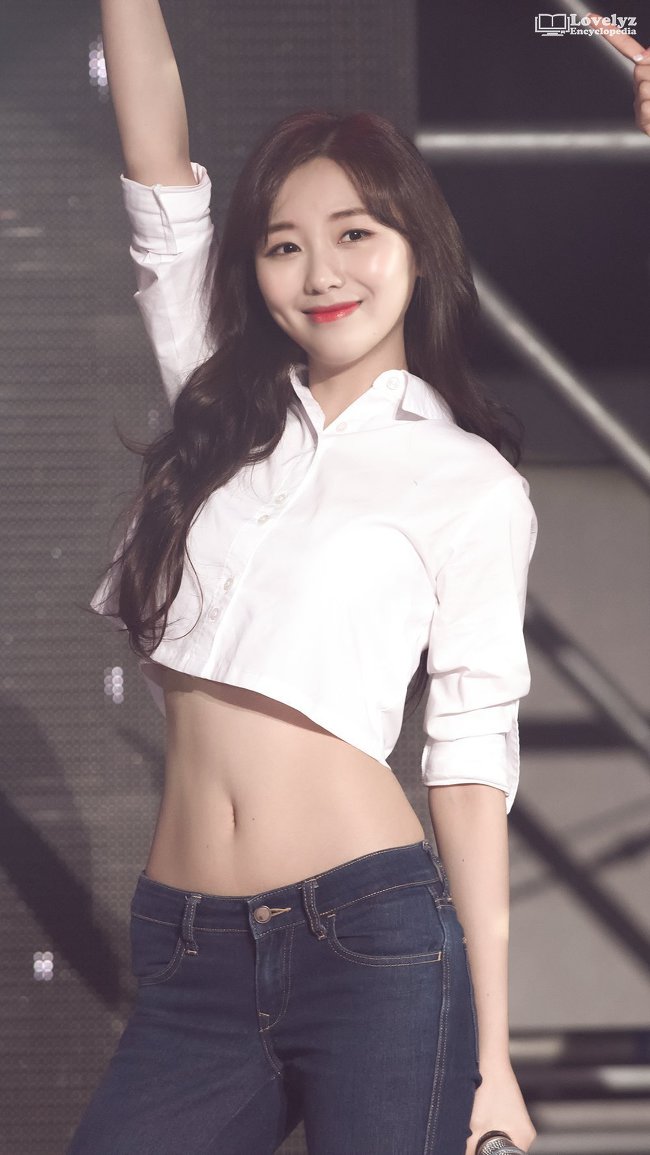 나름 과감하게 바뀌고 있는 러블리즈 수정이의 의상변화.jpgif | 인스티즈