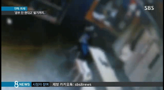 공부 안하는 8살짜리 아들 폭행하는 엄마.gif | 인스티즈