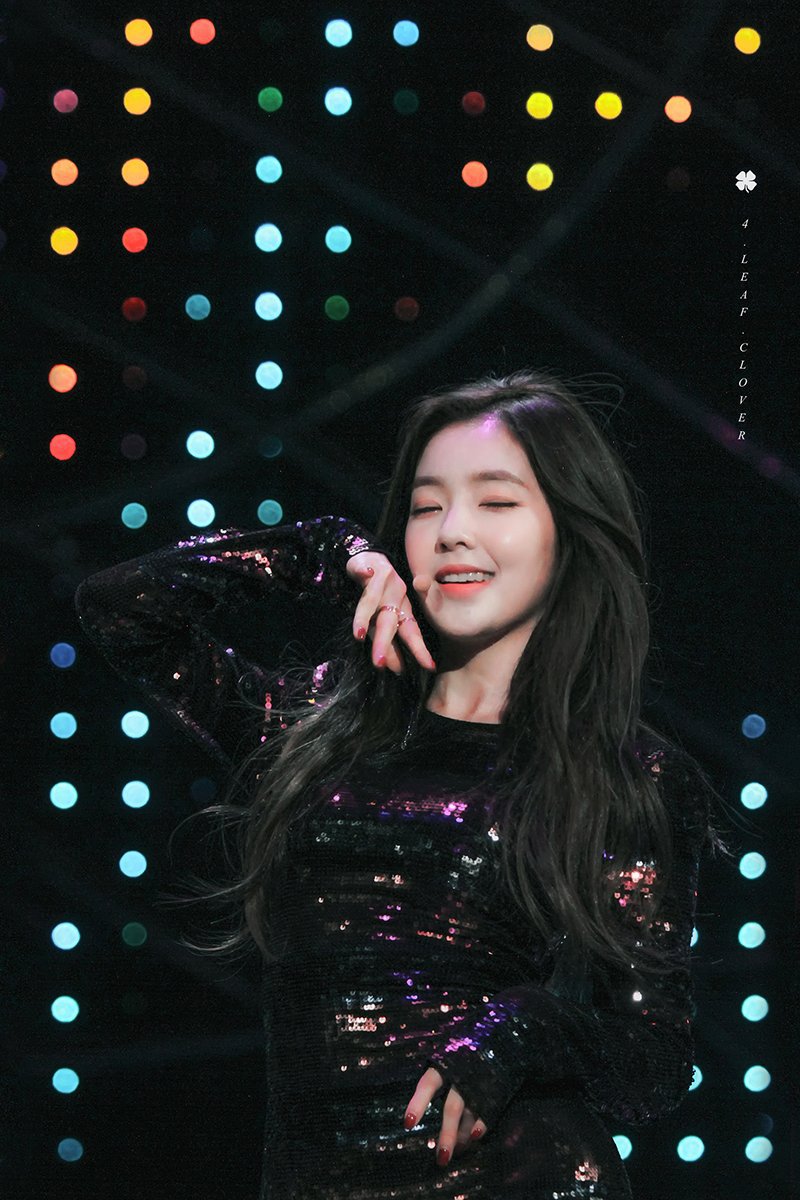 시상식에서 미모 폭격하고 다니는 아이린.jpg | 인스티즈