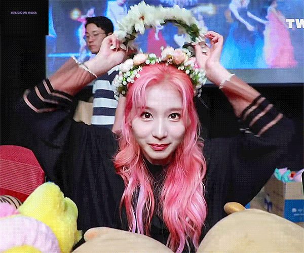 눈에서 꿀떨어지는 사나.gif | 인스티즈