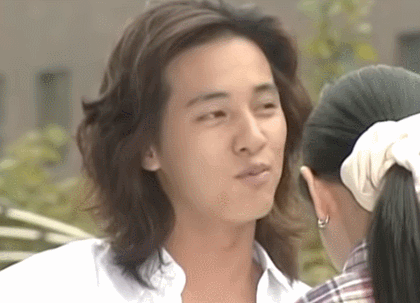 자기가 뽀뽀하라고 시켜놓고 진짜 하니까 심쿵한 원빈 .GIF | 인스티즈