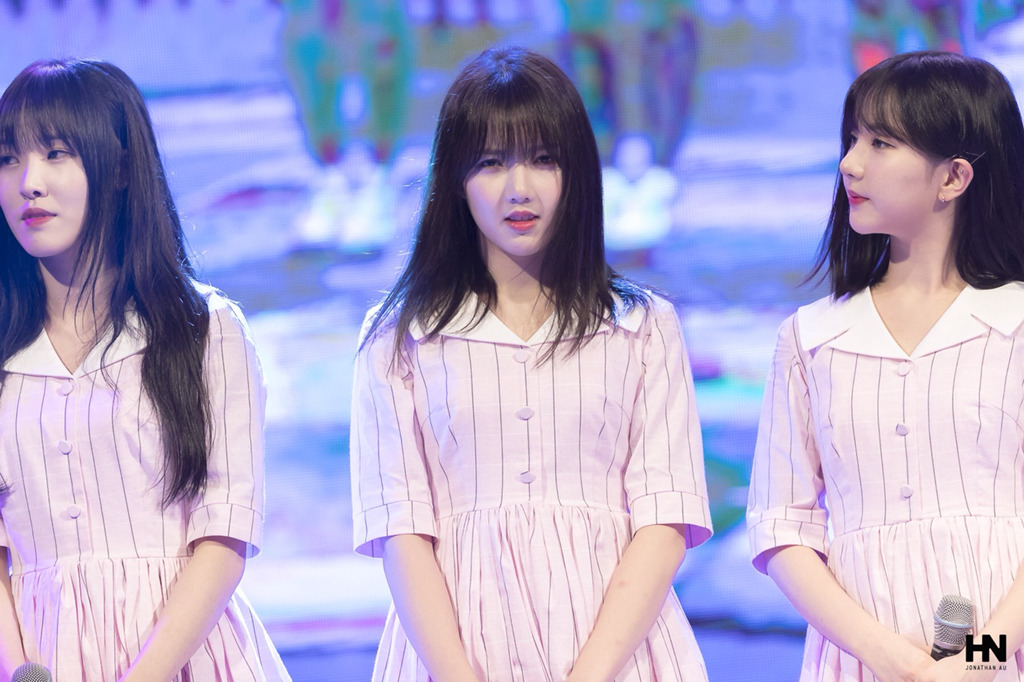 [여자친구] 동생이 카메라를 빌려달라는 요구를 해서 예린이 | 인스티즈